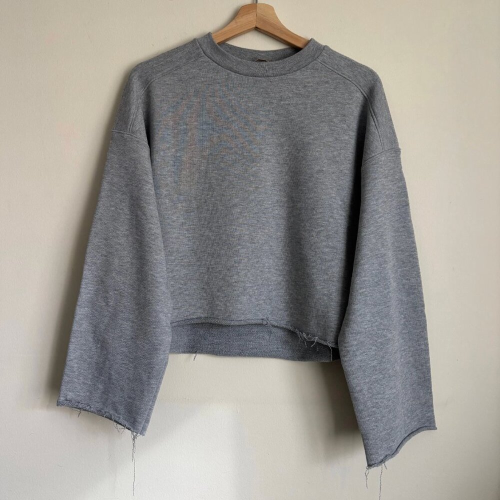H&M Cropped Grey Sweatshirt